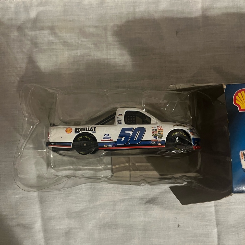 Shell Racing Truck - Picture 3 of 6